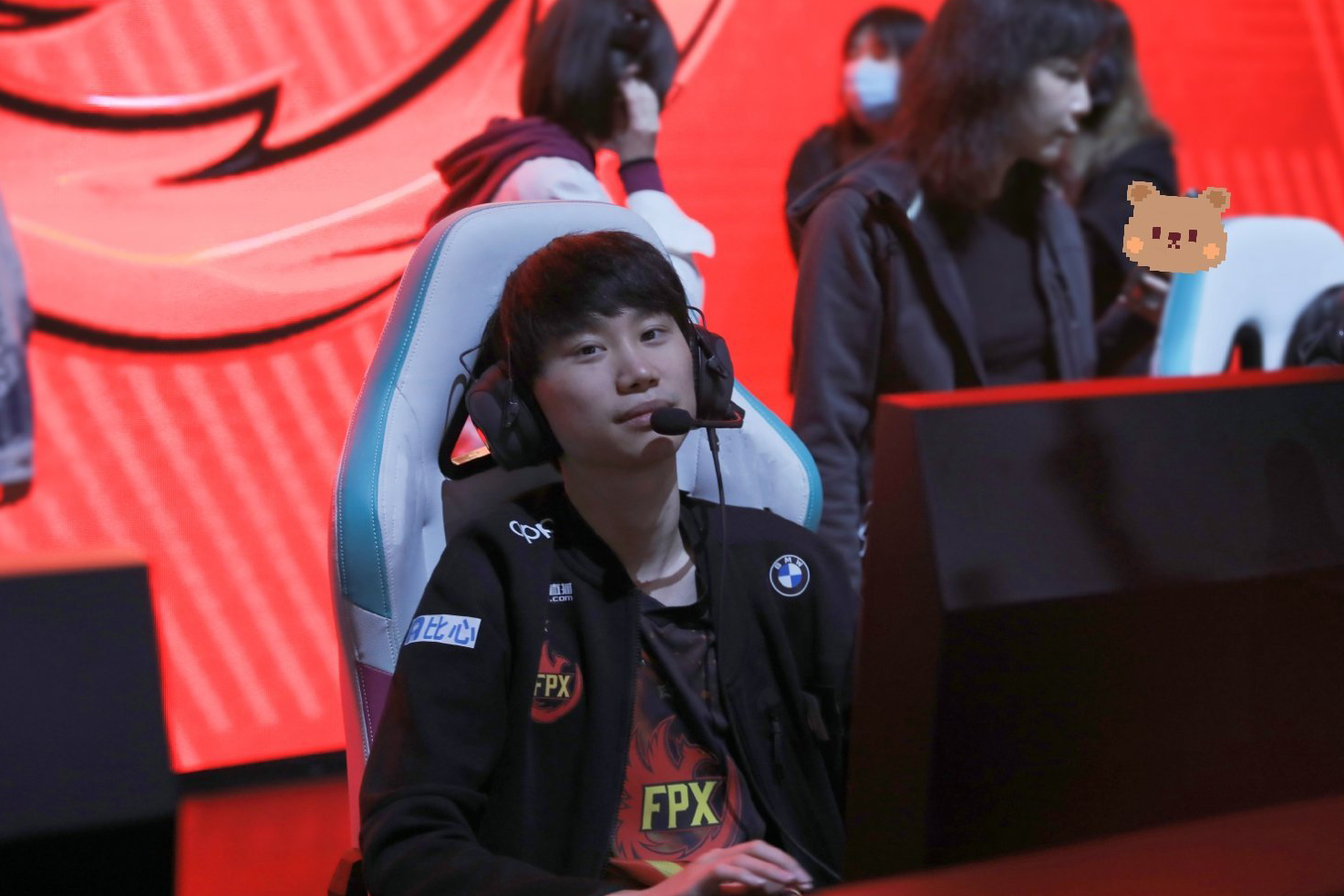 雷速直播-Doinb回归赛场，出色防守首场状态亮眼，瑞士队观众沸腾！的简单介绍